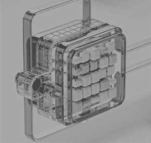 Boite avec des carrés en plastique à l'intérieur