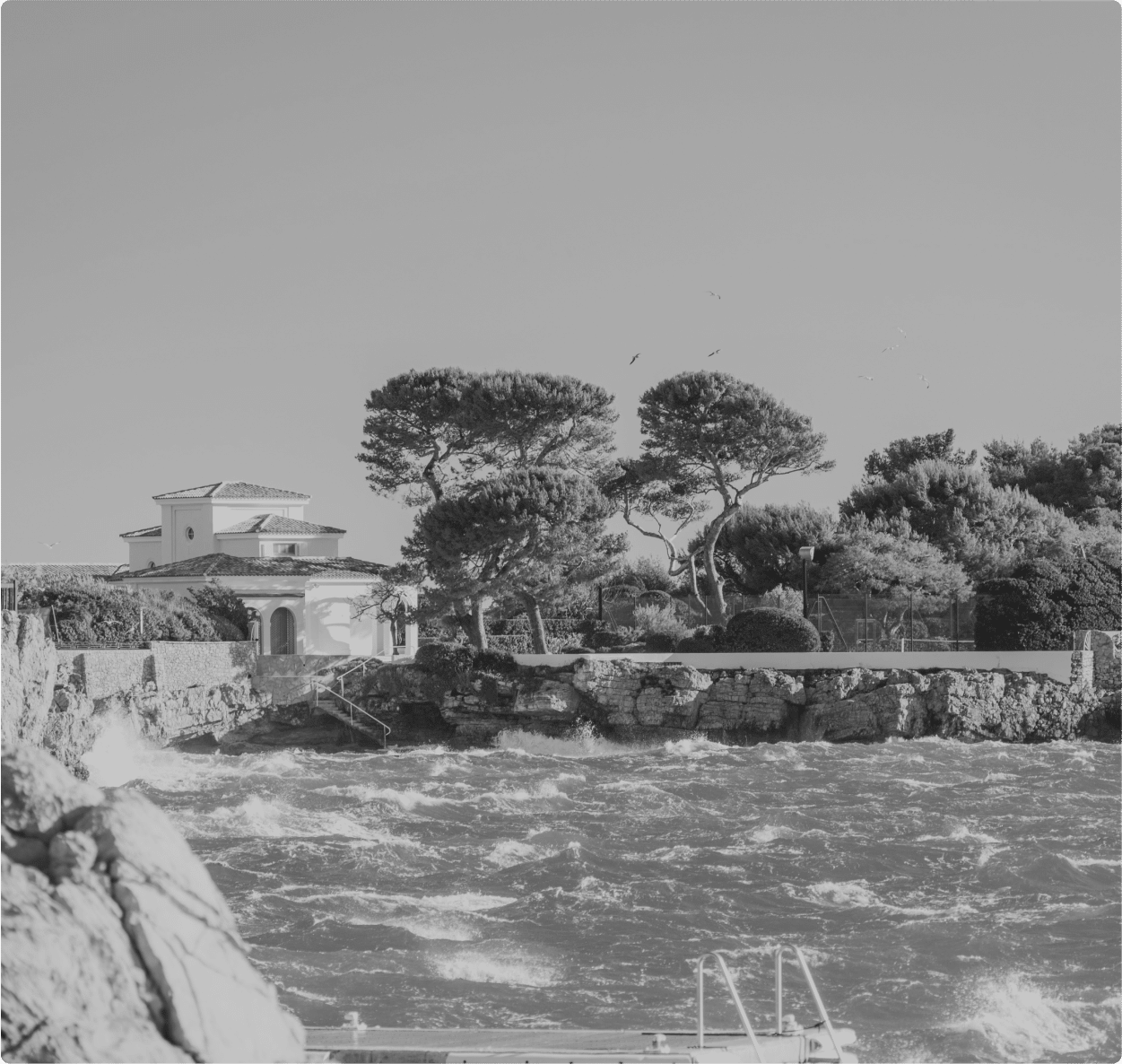 Une maison au bord de mer