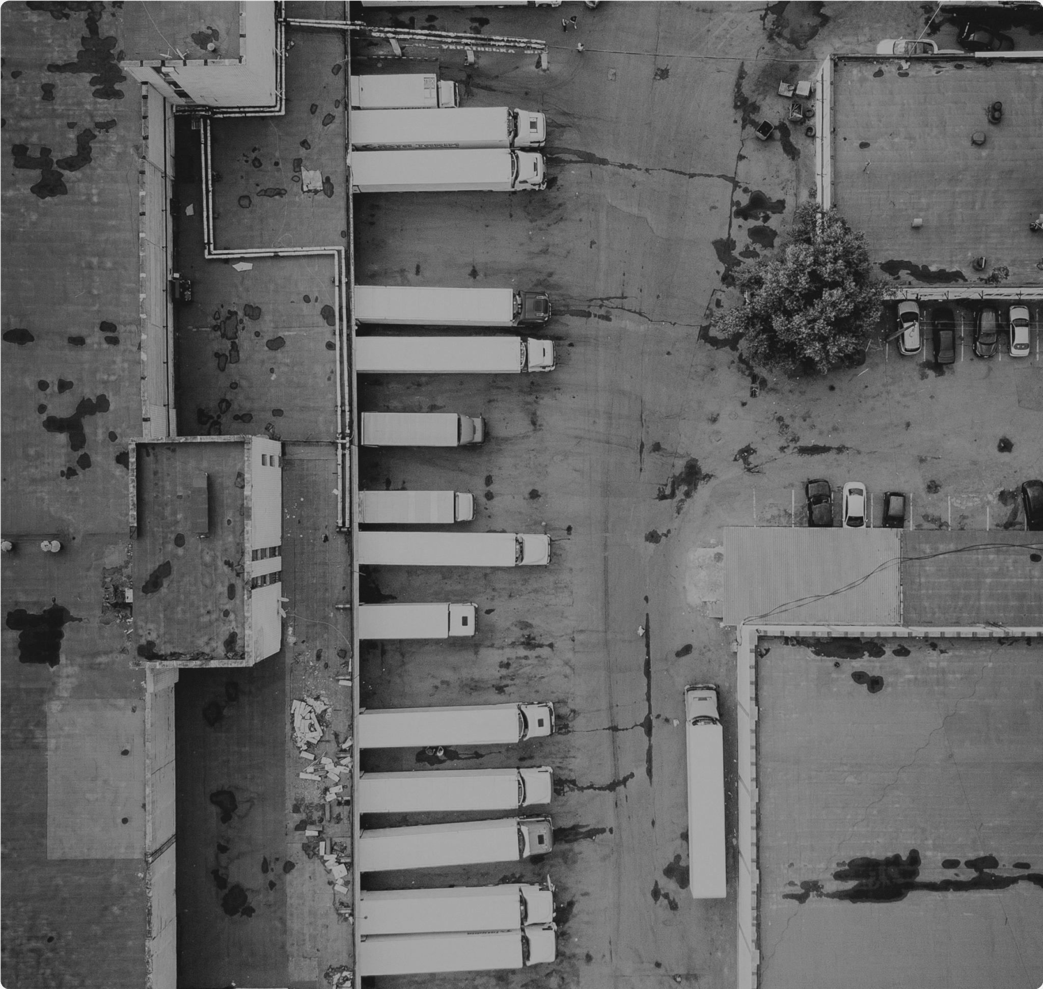 Camion et voitures en stationnement