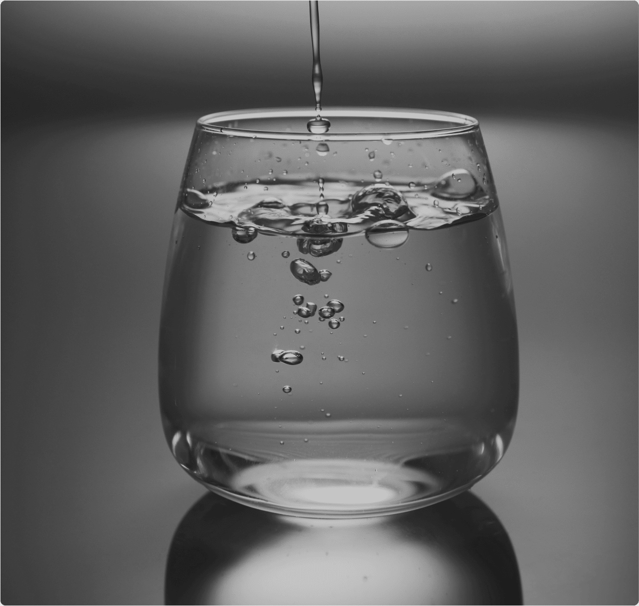 Verre avec de l'eau dedans
