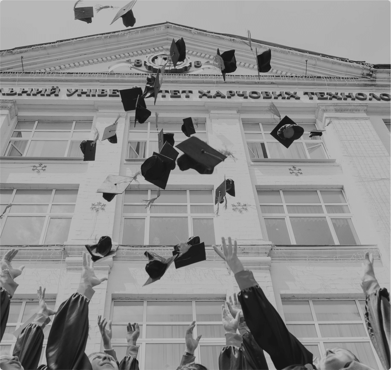 Levé de chapeau remise de diplôme